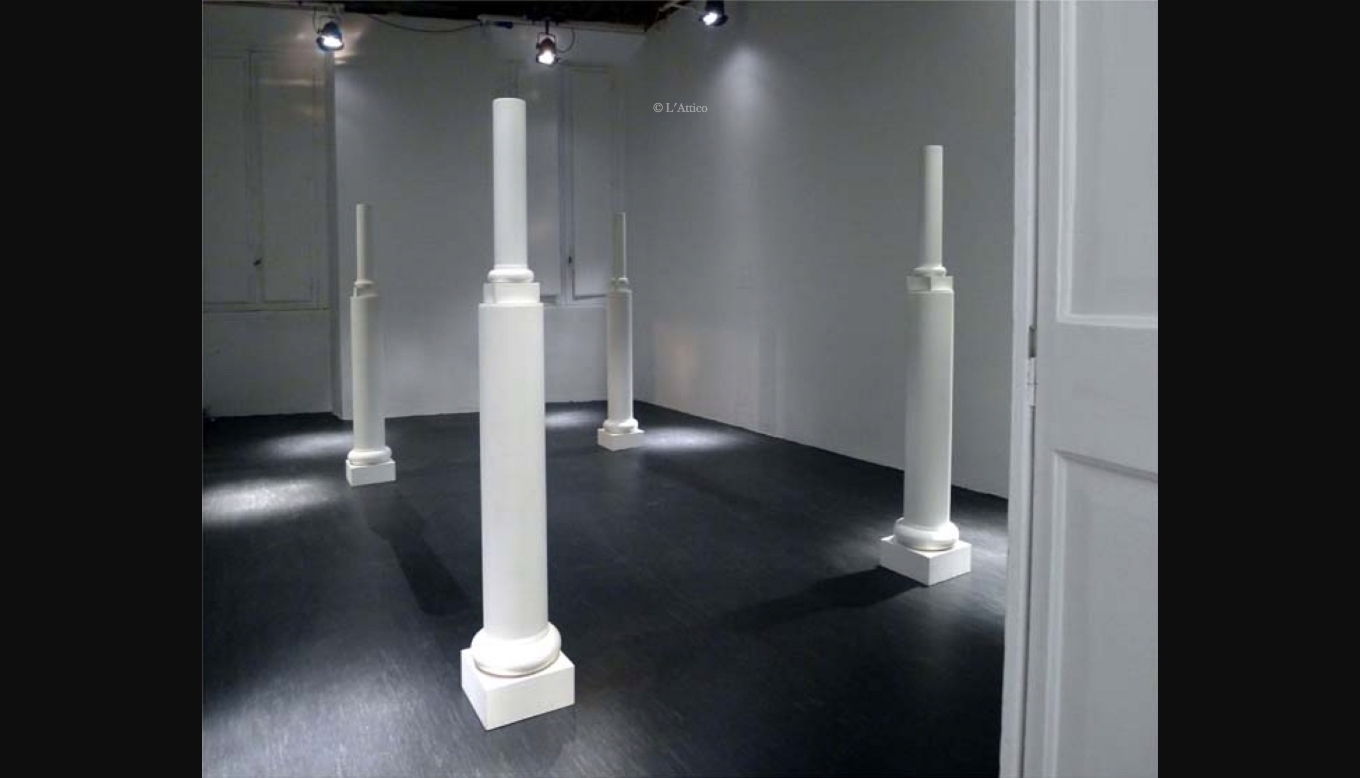 Giulio Paolini, Early Dynastic, 1971, legno laccato, proiezioni a muro backtoblackQ7