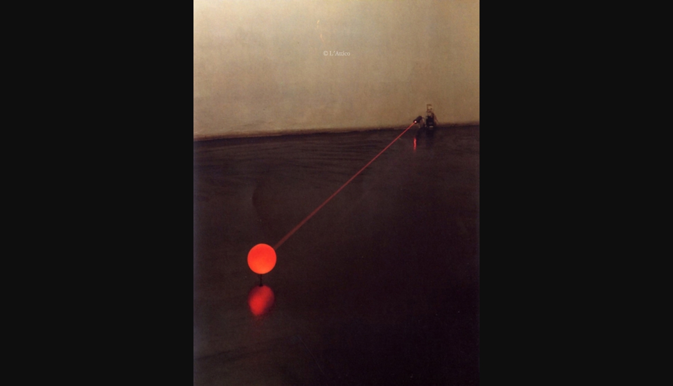 Mochetti, Sfera laser, 1987, laser e cristallo al quarzo ossessionerossaq2