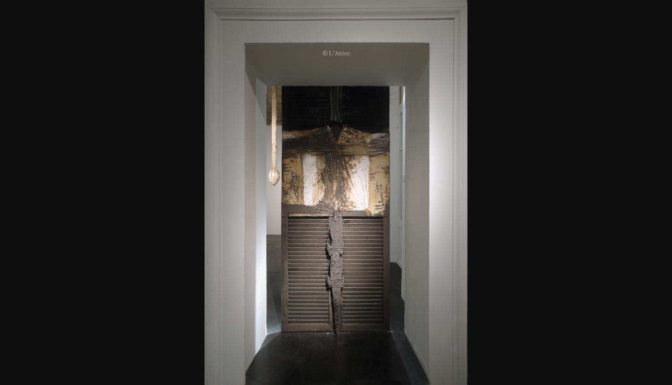 Sergio Ragalzi, Porta, 2008, tecnica mista su legno serpentopoliQ8