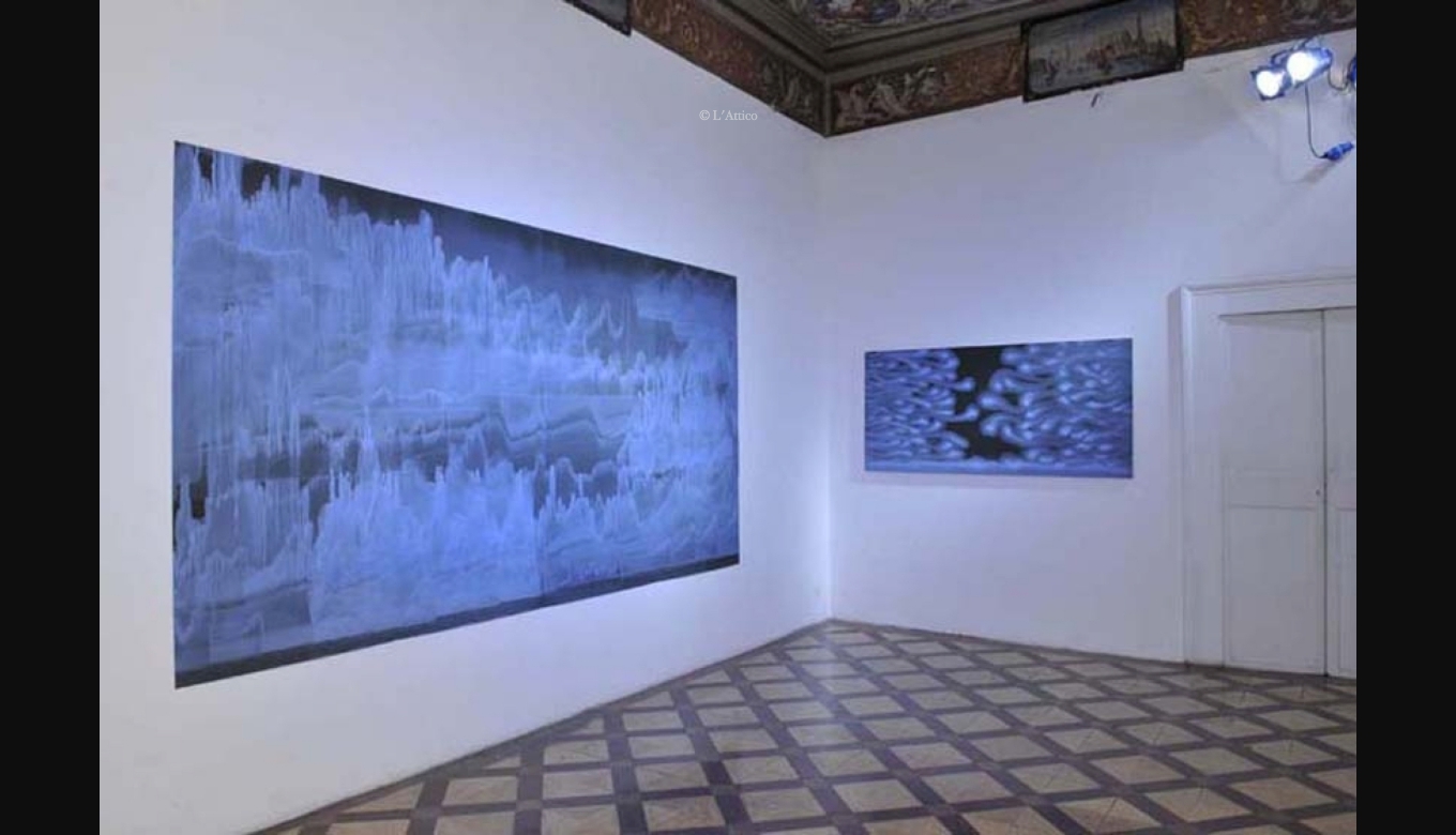 da sinistra Matteo Montani, Voce, 2008, olio su carta abrasiva su tela; Matteo Montani, Controcanto, 2008, olio su carta abrasiva su tela spore_atomi_stelleQ8